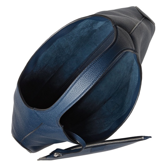 🚫SOLD🚫Gucci Jackie Soft Leather Hobo Bag, Navy - Picture 3 of 8